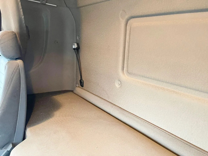 Грузовик-шасси Scania R580 V8 6x4,RETARDER, FULL SPRING! hub reduction, BIG Axels: фото 18 Грузовик-шасси Scania R580 V8 6x4,RETARDER, FULL SPRING! hub reduction, BIG Axels: фото 18