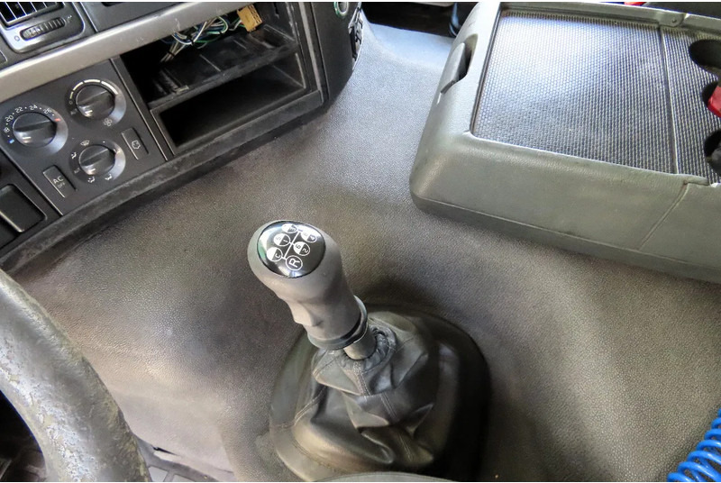 Тентованный грузовик Volvo FM 340 6x2, TOP Condition truck!!: фото 13