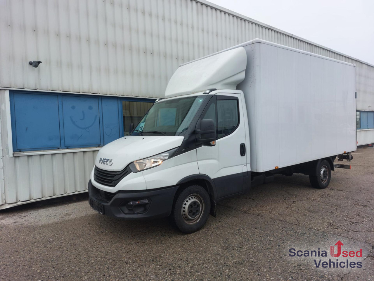 IVECO 35 C 16 Koffer Ladebordwand - Фургон с закрытым кузовом: фото 1 IVECO 35 C 16 Koffer Ladebordwand - Фургон с закрытым кузовом: фото 1