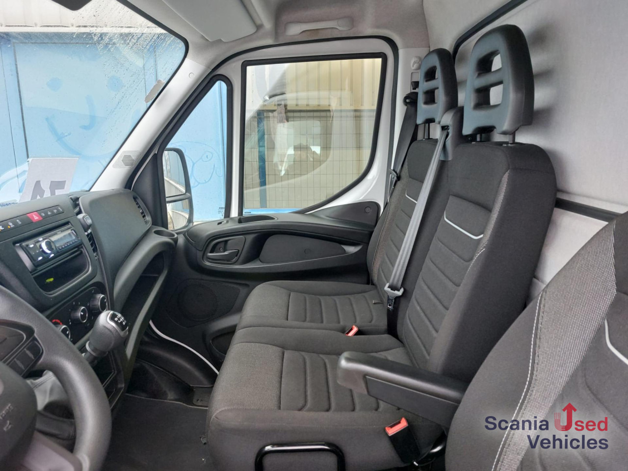 IVECO 35 C 16 Koffer Ladebordwand - Фургон с закрытым кузовом: фото 3 IVECO 35 C 16 Koffer Ladebordwand - Фургон с закрытым кузовом: фото 3