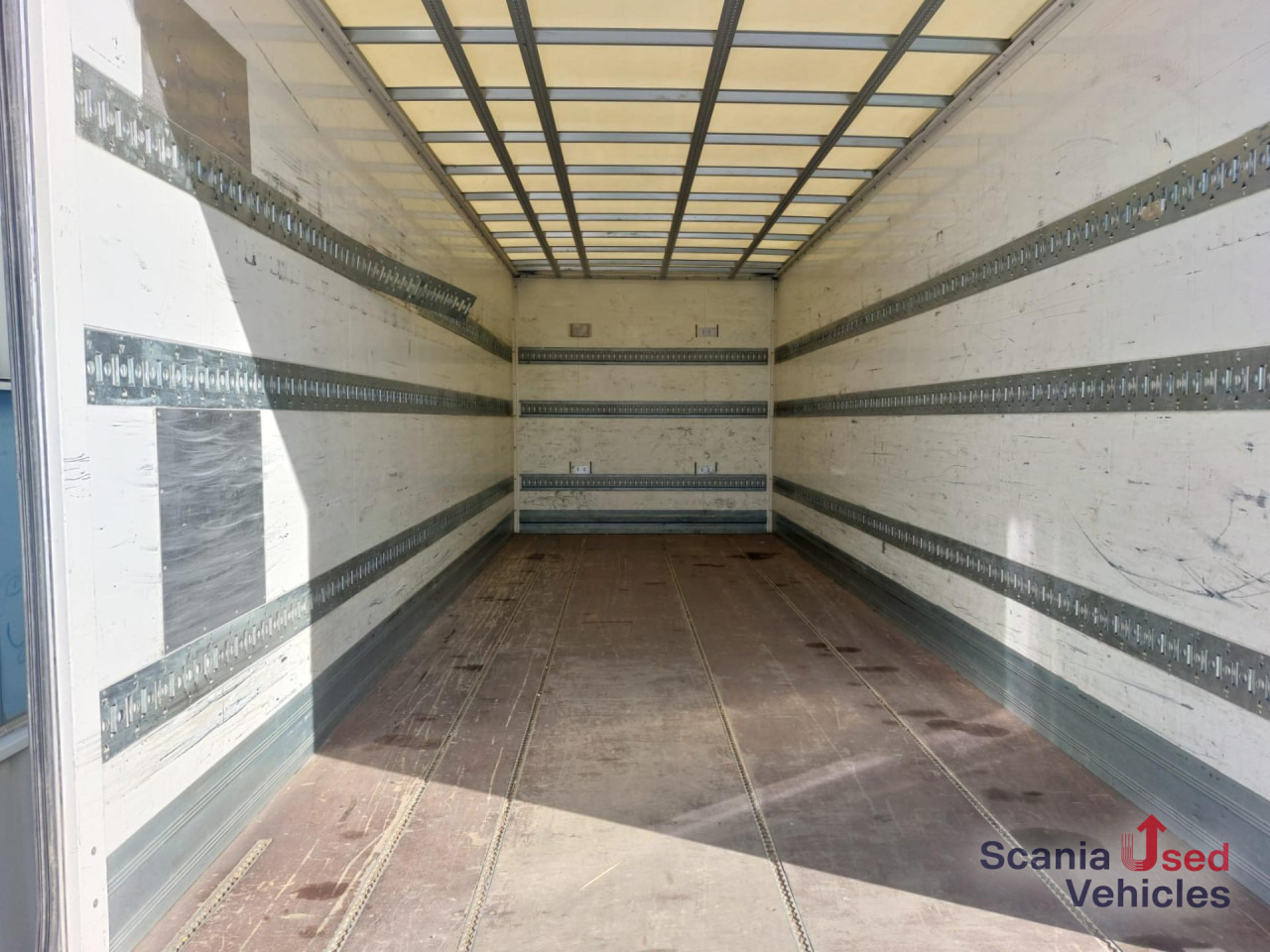 MERCEDES-BENZ Atego 1221 L Koffer Ladebordwand - Грузовик с закрытым кузовом: фото 4 MERCEDES-BENZ Atego 1221 L Koffer Ladebordwand - Грузовик с закрытым кузовом: фото 4