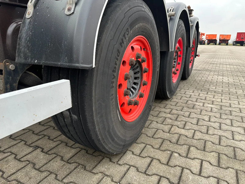 Полуприцеп-контейнеровоз/ Сменный кузов Burg 20FT / 20FT SWAP ADR (EX/II, EX/III, FL, AT), empty weight: 3.690kg, SAF INTRADISC, 2x liftaxle, ALCOA, NL-Chassis: фото 15 Полуприцеп-контейнеровоз/ Сменный кузов Burg 20FT / 20FT SWAP ADR (EX/II, EX/III, FL, AT), empty weight: 3.690kg, SAF INTRADISC, 2x liftaxle, ALCOA, NL-Chassis: фото 15