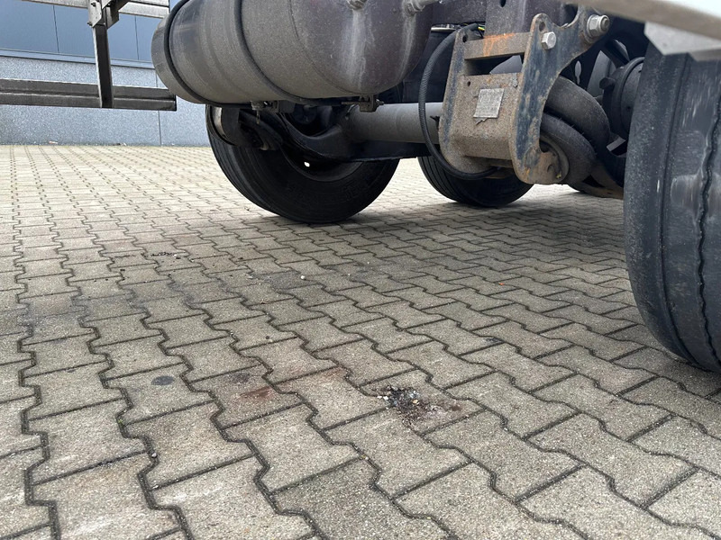 Полуприцеп-контейнеровоз/ Сменный кузов Burg 20FT / 20FT SWAP ADR (EX/II, EX/III, FL, AT), empty weight: 3.690kg, SAF INTRADISC, 2x liftaxle, ALCOA, NL-Chassis: фото 16 Полуприцеп-контейнеровоз/ Сменный кузов Burg 20FT / 20FT SWAP ADR (EX/II, EX/III, FL, AT), empty weight: 3.690kg, SAF INTRADISC, 2x liftaxle, ALCOA, NL-Chassis: фото 16