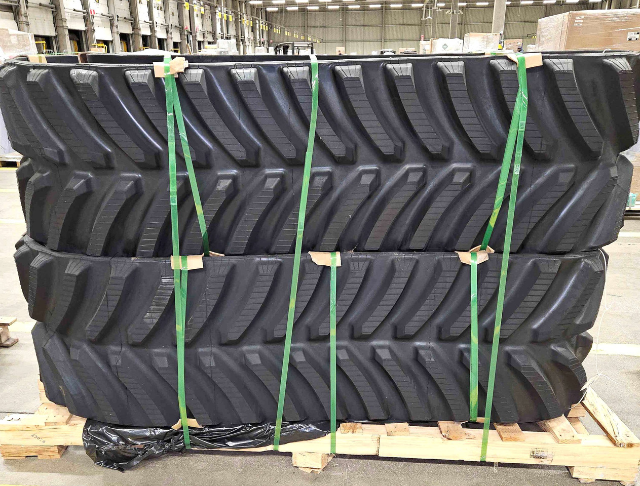 Rubber track for CNH and NH Combine 24" and 28.5" - Гусеница для Зерноуборочных комбайнов: фото 4 Rubber track for CNH and NH Combine 24" and 28.5" - Гусеница для Зерноуборочных комбайнов: фото 4