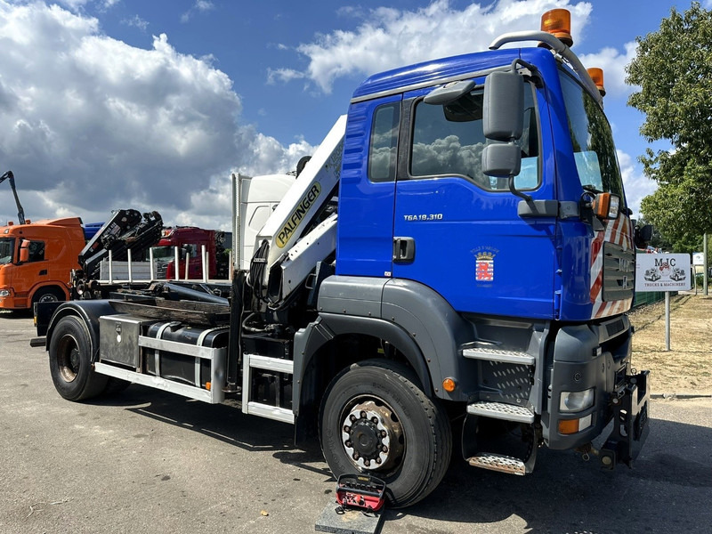 MAN TGA 18.310 4x4 HOOKLIFT + CRANE PALFINGER PK12000 - RADIO - ROTATOR - STEEL SPRING / HUB REDUCTION - MANUAL ZF - BE TRUCK - Крюковой мультилифт, Автоманипулятор: фото 2 MAN TGA 18.310 4x4 HOOKLIFT + CRANE PALFINGER PK12000 - RADIO - ROTATOR - STEEL SPRING / HUB REDUCTION - MANUAL ZF - BE TRUCK - Крюковой мультилифт, Автоманипулятор: фото 2