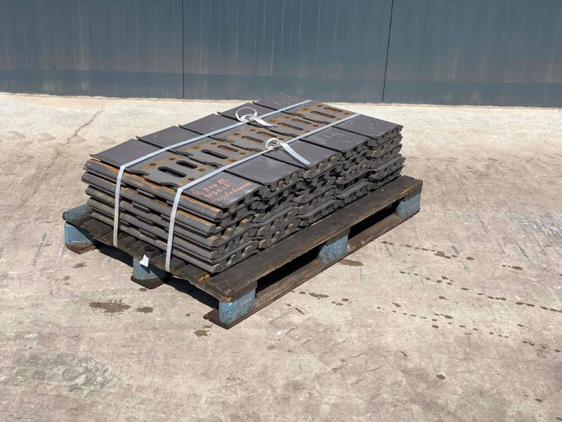 Case CX290 / CX300 Shoes/Pads - Рама/ Шасси для Строительной техники: фото 1 Case CX290 / CX300 Shoes/Pads - Рама/ Шасси для Строительной техники: фото 1
