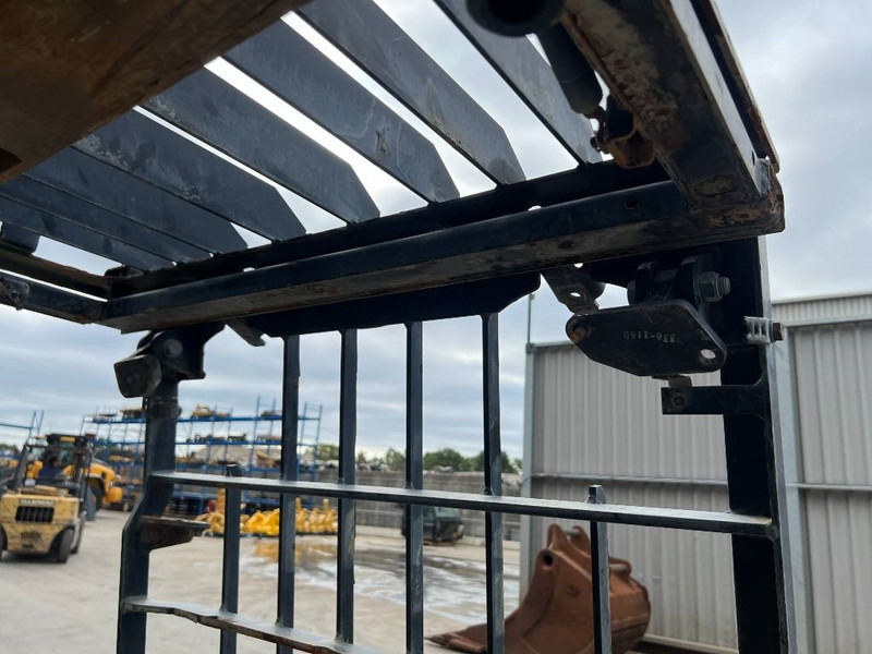 Cat 313E / M315F / 320F / 323E / 325F / 329E / 330F / - Кабина и интерьер для Строительной техники: фото 4 Cat 313E / M315F / 320F / 323E / 325F / 329E / 330F / - Кабина и интерьер для Строительной техники: фото 4