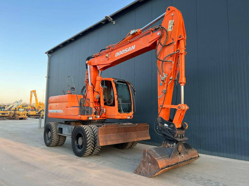 Doosan DX170W - Колёсный экскаватор: фото 2 Doosan DX170W - Колёсный экскаватор: фото 2