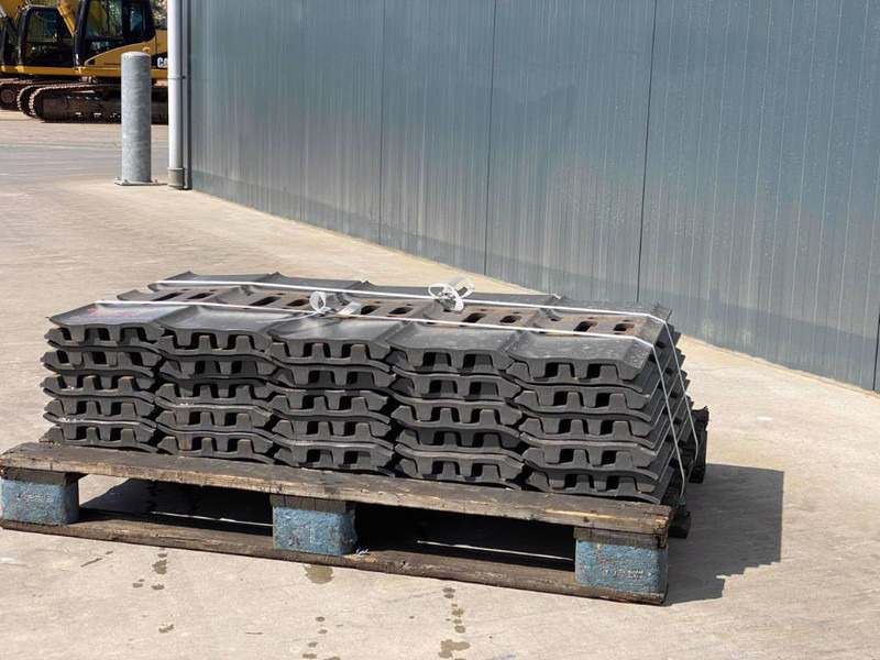 JCB JS240 / JS260 / JS300 Shoes/Pads - Рама/ Шасси для Строительной техники: фото 5 JCB JS240 / JS260 / JS300 Shoes/Pads - Рама/ Шасси для Строительной техники: фото 5