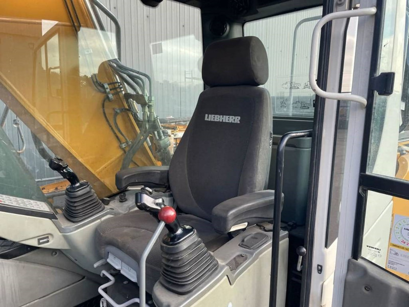 Гусеничный экскаватор Liebherr R922 SLC: фото 15