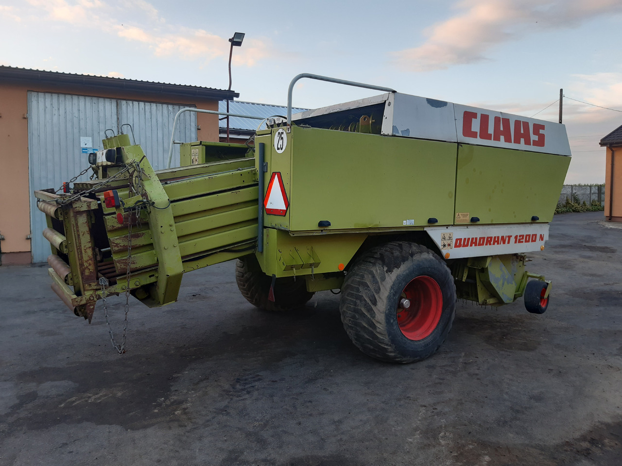 Claas Quadrant 1200 N - Пресс-подборщик тюковый: фото 5 Claas Quadrant 1200 N - Пресс-подборщик тюковый: фото 5