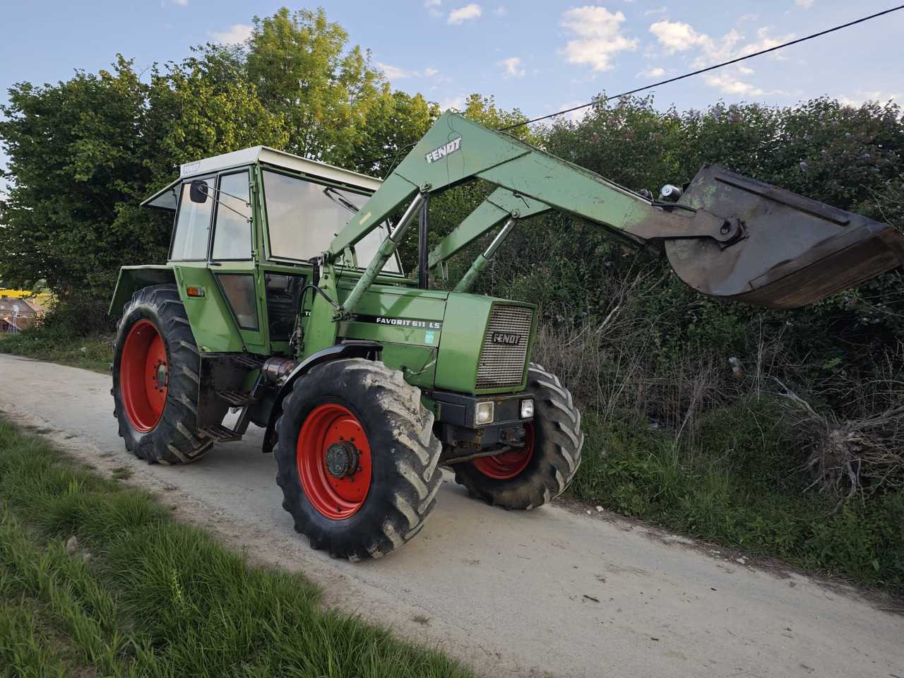 FENDT Favorit 611 LS turbomatik + TUR - Трактор: фото 2 FENDT Favorit 611 LS turbomatik + TUR - Трактор: фото 2