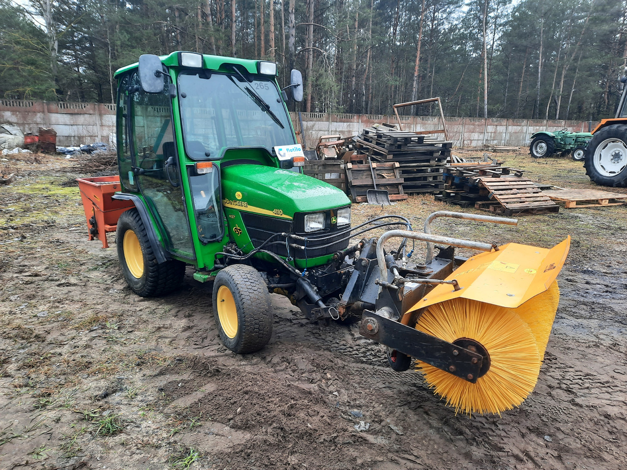 JOHN DEERE 4110 - Трактор: фото 2 JOHN DEERE 4110 - Трактор: фото 2