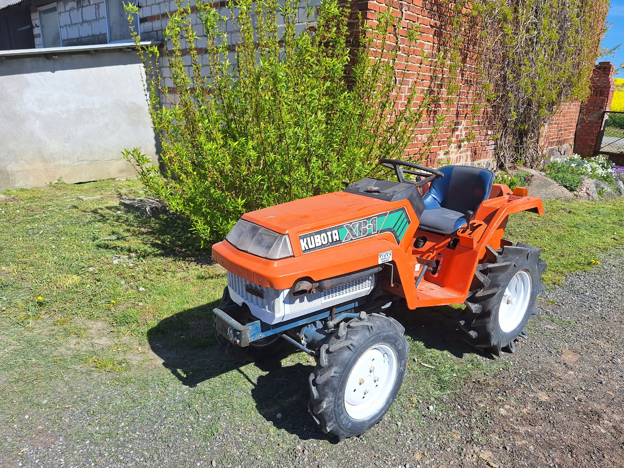 Kubota XB-1 - Трактор: фото 1 Kubota XB-1 - Трактор: фото 1