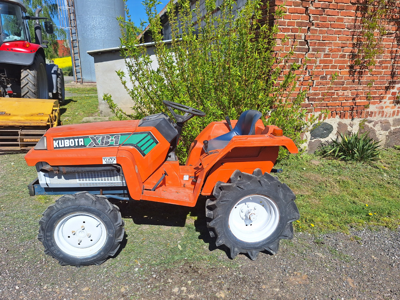 Kubota XB-1 - Трактор: фото 2 Kubota XB-1 - Трактор: фото 2