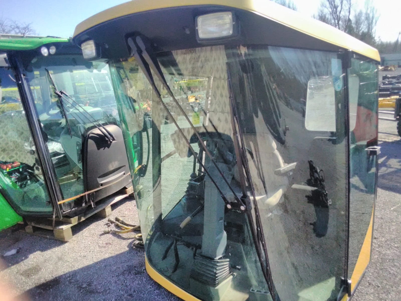NEW HOLLAND TX 65 - Кабина для Зерноуборочных комбайнов: фото 1 NEW HOLLAND TX 65 - Кабина для Зерноуборочных комбайнов: фото 1