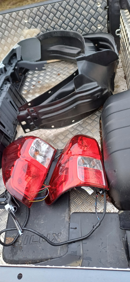 TOYOTA HILUX Extracab (2023 r.) NOWA paka skrzynia - Кузов и экстерьер для Другой техники: фото 2 TOYOTA HILUX Extracab (2023 r.) NOWA paka skrzynia - Кузов и экстерьер для Другой техники: фото 2