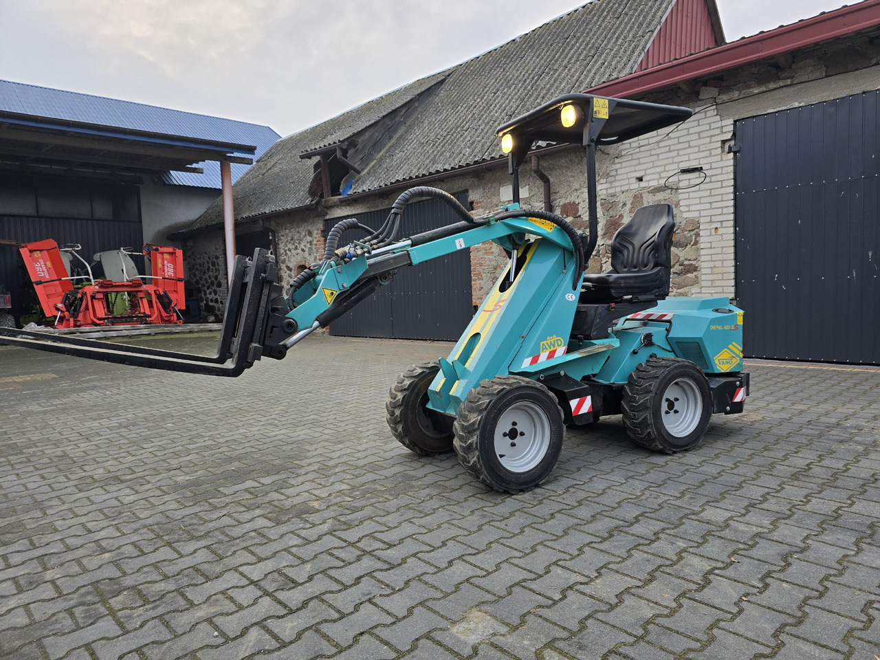 VANO 120 DS - Мини-погрузчик с бортовым поворотом: фото 2 VANO 120 DS - Мини-погрузчик с бортовым поворотом: фото 2