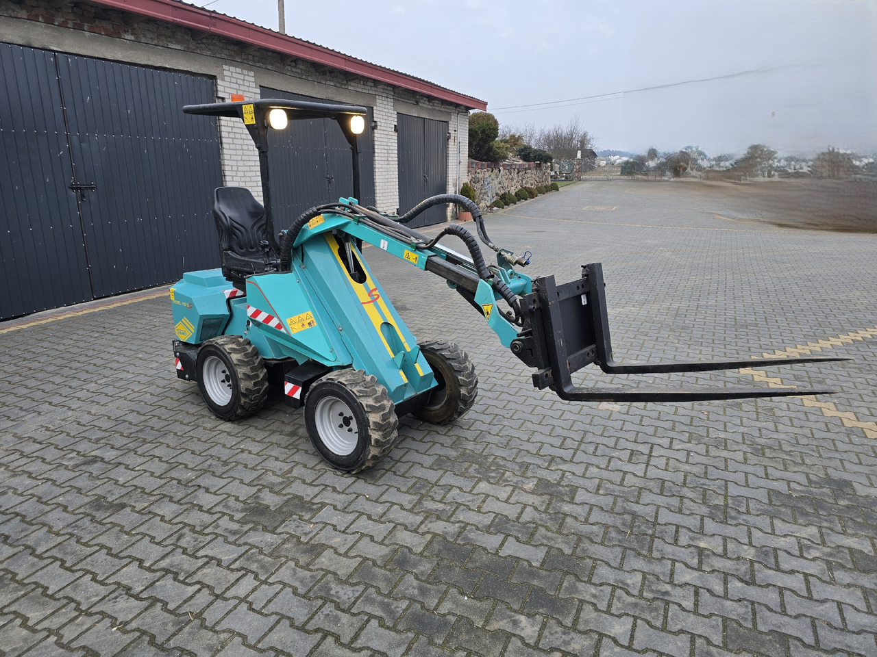 VANO 120 DS - Мини-погрузчик с бортовым поворотом: фото 5 VANO 120 DS - Мини-погрузчик с бортовым поворотом: фото 5