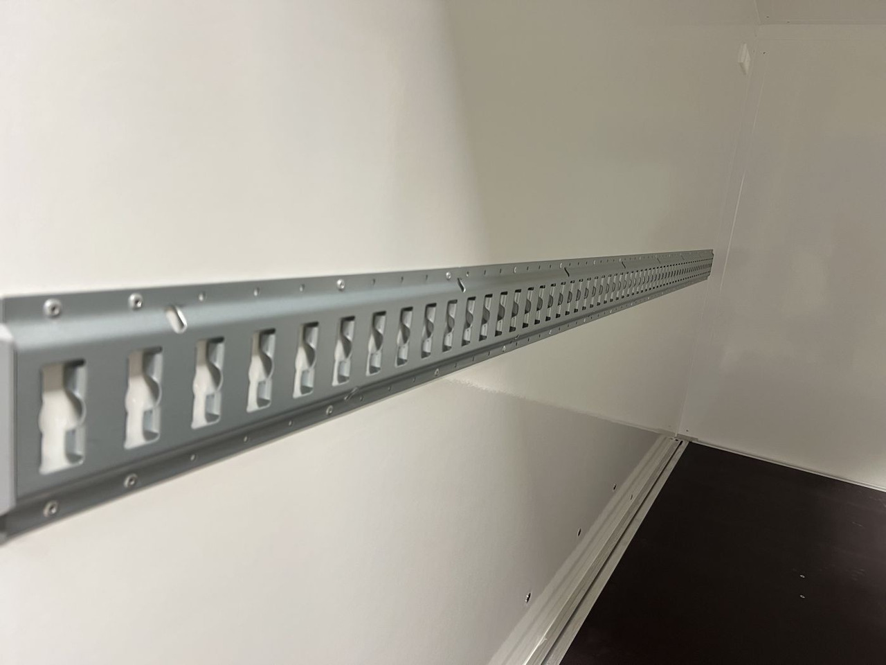 Новый Прицеп-фургон BLYSS FS2730/180HTL Tür Kofferanhänger: фото 10 Новый Прицеп-фургон BLYSS FS2730/180HTL Tür Kofferanhänger: фото 10