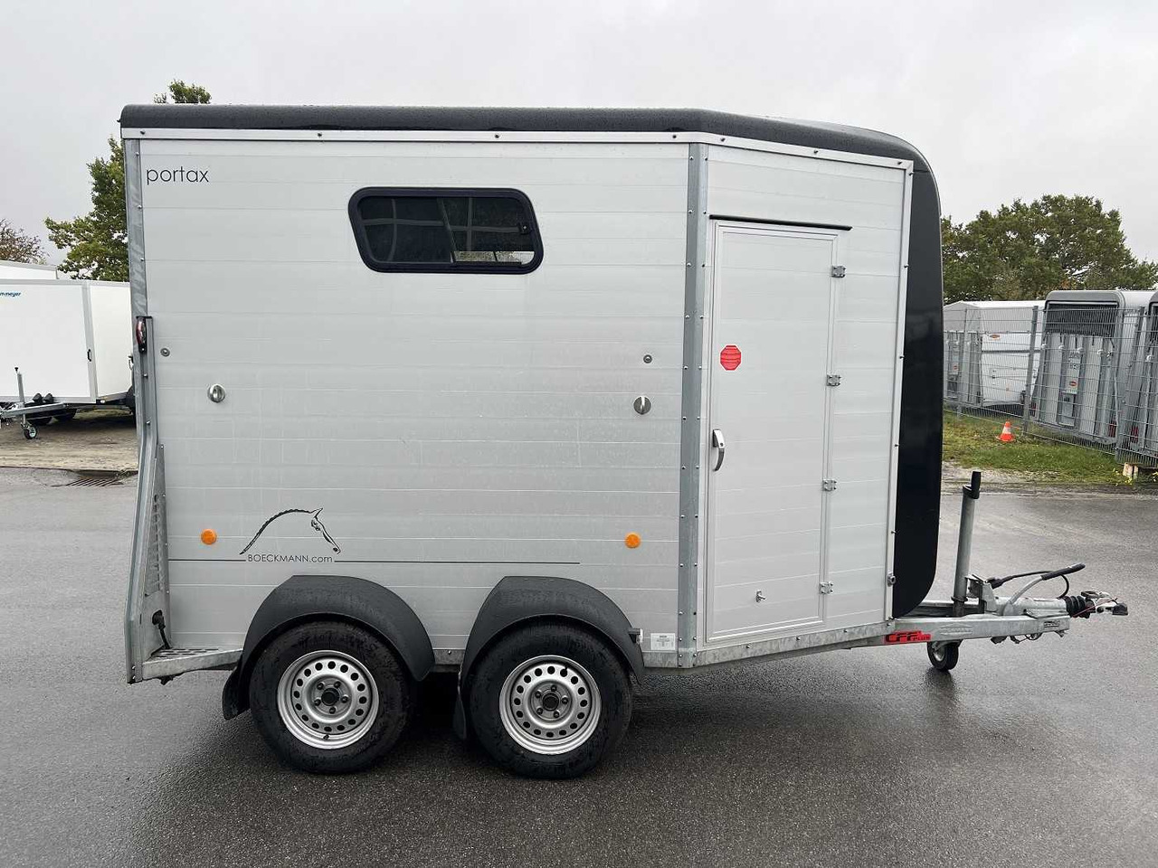 BOECKMANN Portax E TKL Pferdeanhänger - Прицеп-коневоз: фото 2 BOECKMANN Portax E TKL Pferdeanhänger - Прицеп-коневоз: фото 2