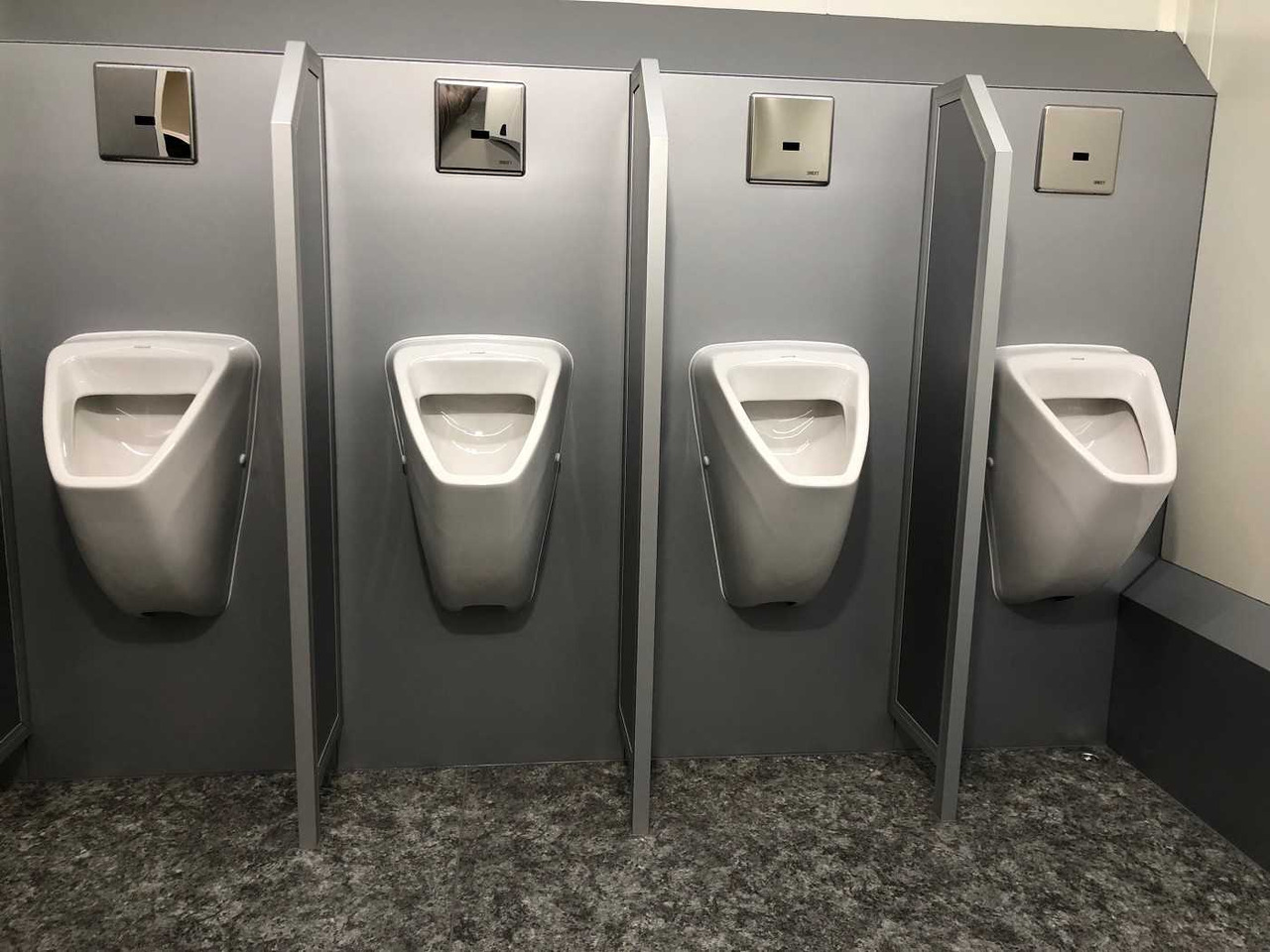 4 Damen, 1 Herren, 4 Urinale Toilettenanhänger - Прицеп: фото 5 4 Damen, 1 Herren, 4 Urinale Toilettenanhänger - Прицеп: фото 5