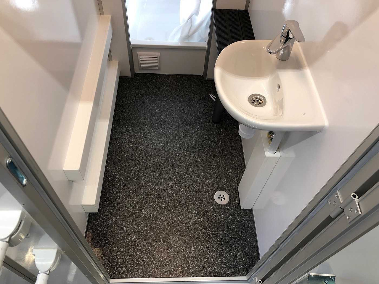Новый Жилой контейнер, Прицеп ROSEMEIER EW TA-NO Duschwagen mit 4 Duschen Toilettenanhänger: фото 9