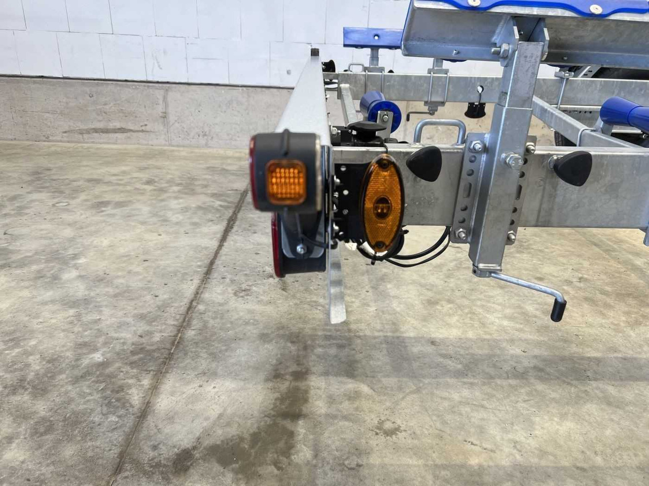 TPV BA2700-L 100 Bootsanhänger - Лодочный прицеп: фото 5 TPV BA2700-L 100 Bootsanhänger - Лодочный прицеп: фото 5