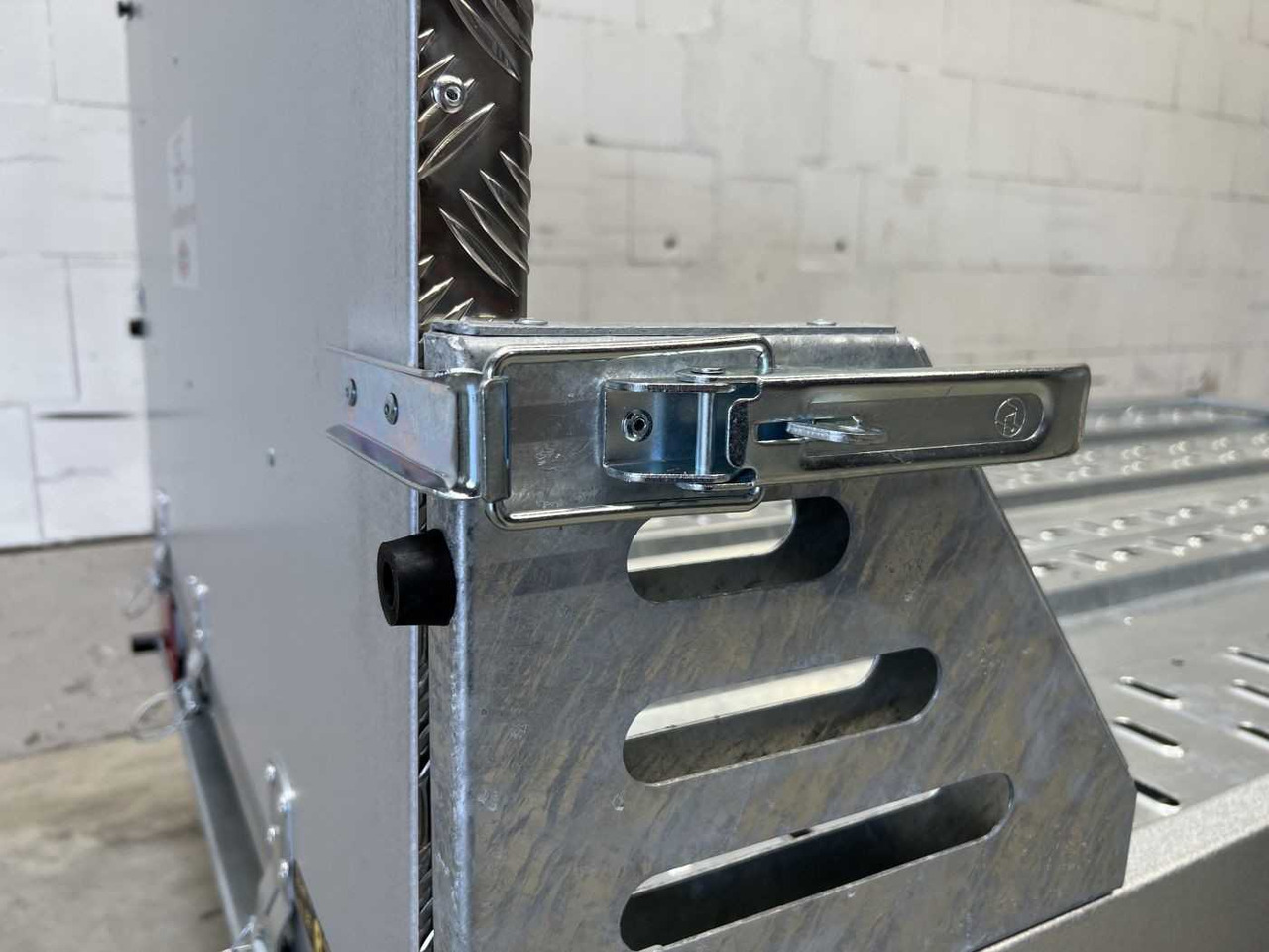 TPV KD-MUT3 Motorradanhänger - Прицеп для мотоцикла: фото 5 TPV KD-MUT3 Motorradanhänger - Прицеп для мотоцикла: фото 5