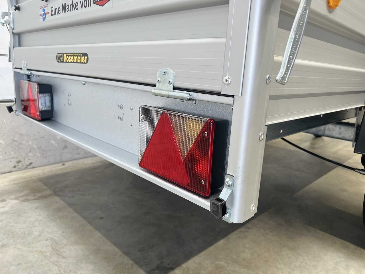 TPV TL-EB 2010/100 AL Kastenanhänger gebremst - Прицеп для легкового автомобиля: фото 4 TPV TL-EB 2010/100 AL Kastenanhänger gebremst - Прицеп для легкового автомобиля: фото 4