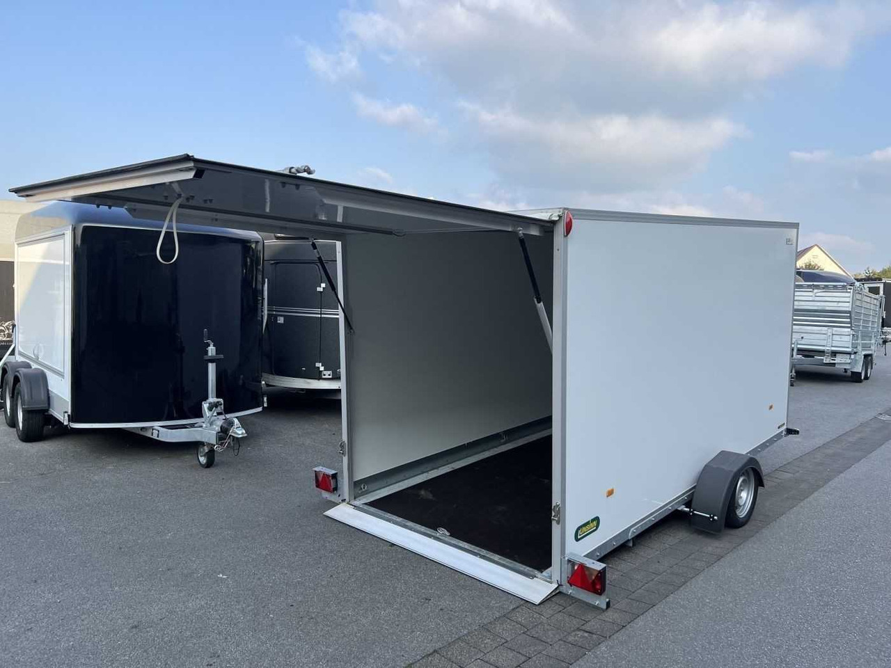 UNSINN UKA 3717-18-13 Absenk Kofferanhänger - Прицеп-фургон: фото 3 UNSINN UKA 3717-18-13 Absenk Kofferanhänger - Прицеп-фургон: фото 3