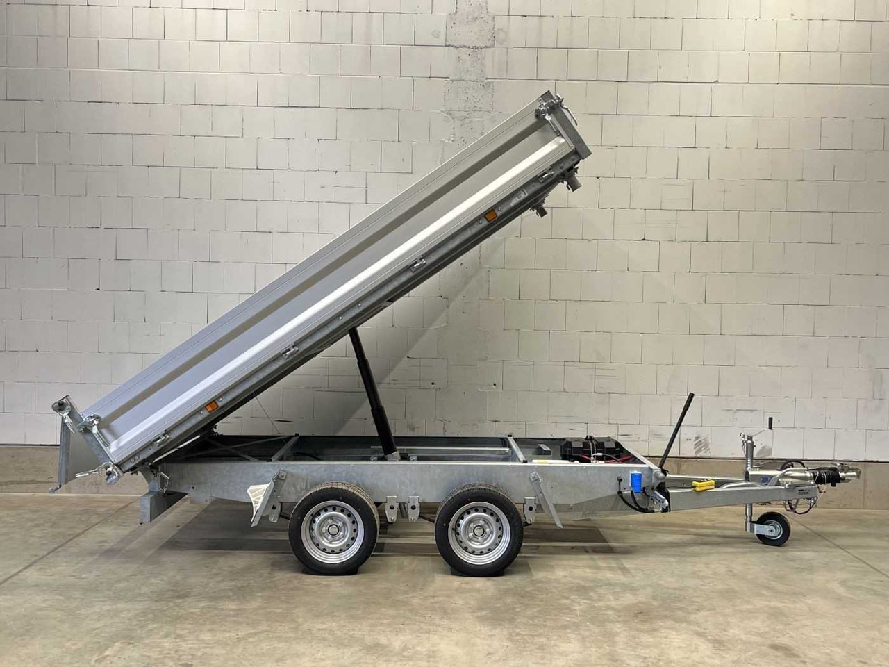 VARIANT 3517TB30 Dreiseitenkipper - Самосвальный прицеп: фото 1 VARIANT 3517TB30 Dreiseitenkipper - Самосвальный прицеп: фото 1