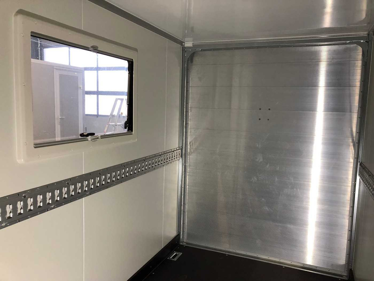 Новый Прицеп-фургон VEZEKO TK B 15.30 Rampe, Tür, Fenster Kofferanhänger: фото 6