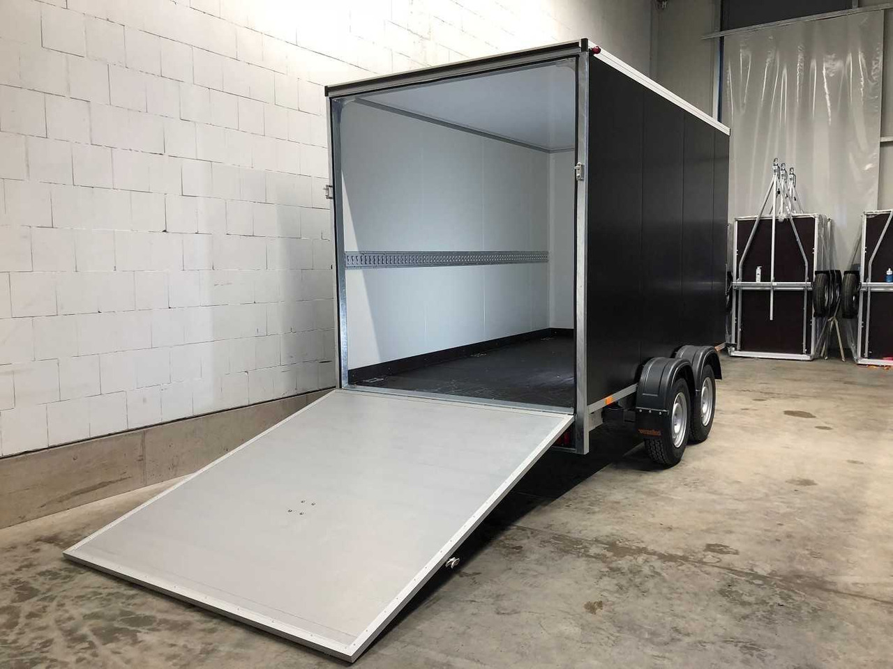 Новый Прицеп-фургон VEZEKO TK C 27.35 Rampe Kofferanhänger: фото 7