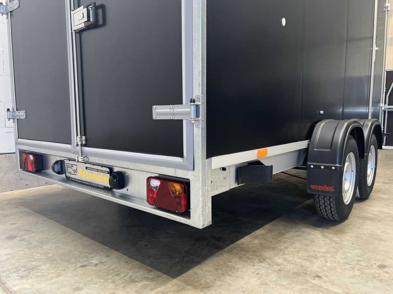 Новый Прицеп-фургон VEZEKO TK C 27.40 Tür Kofferanhänger: фото 23