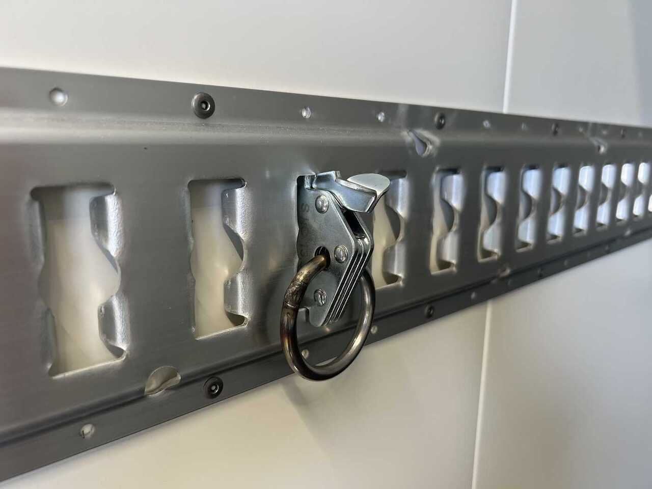 Новый Прицеп-фургон VEZEKO TK D 35.40 SP Rampe Tür Sonder Kofferanhänger: фото 13