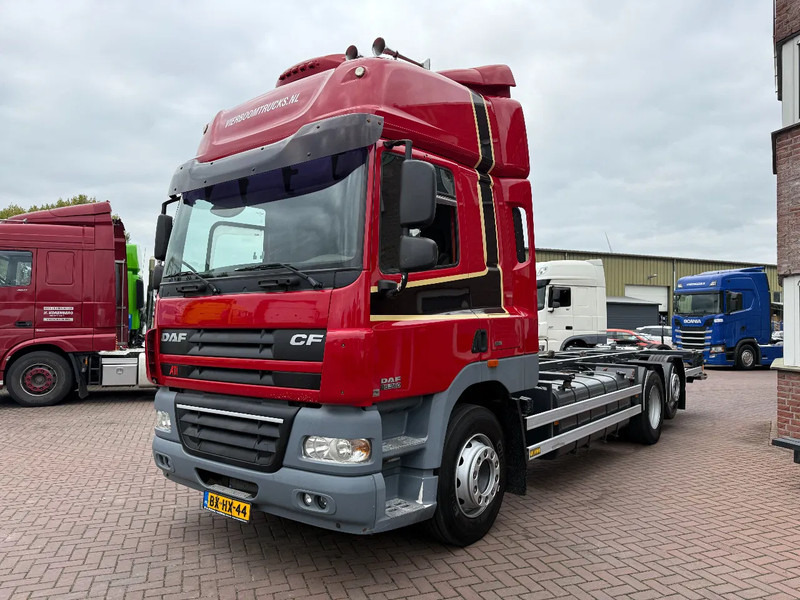 DAF CF 85 CF85-360 6X2 Spacecab Euro5 / Lift axle / Holland Truck - Грузовик-шасси: фото 2 DAF CF 85 CF85-360 6X2 Spacecab Euro5 / Lift axle / Holland Truck - Грузовик-шасси: фото 2