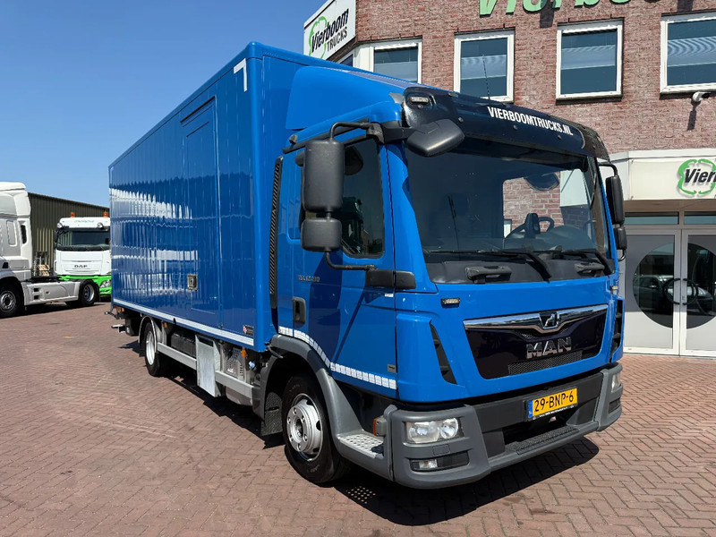 MAN TGL TGL 12.190 BL Koffer mit Ladebordwand Top Zustand !!!!!!!! - Грузовик с закрытым кузовом: фото 1 MAN TGL TGL 12.190 BL Koffer mit Ladebordwand Top Zustand !!!!!!!! - Грузовик с закрытым кузовом: фото 1