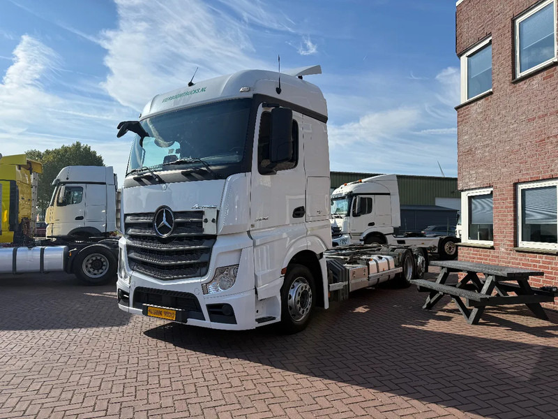 Mercedes-Benz Actros Actros 2542LL 6X2 BDF / ACC / AHK/ TUV 8-2026 / NL TRUCK - Грузовик-контейнеровоз/ Сменный кузов: фото 2 Mercedes-Benz Actros Actros 2542LL 6X2 BDF / ACC / AHK/ TUV 8-2026 / NL TRUCK - Грузовик-контейнеровоз/ Сменный кузов: фото 2