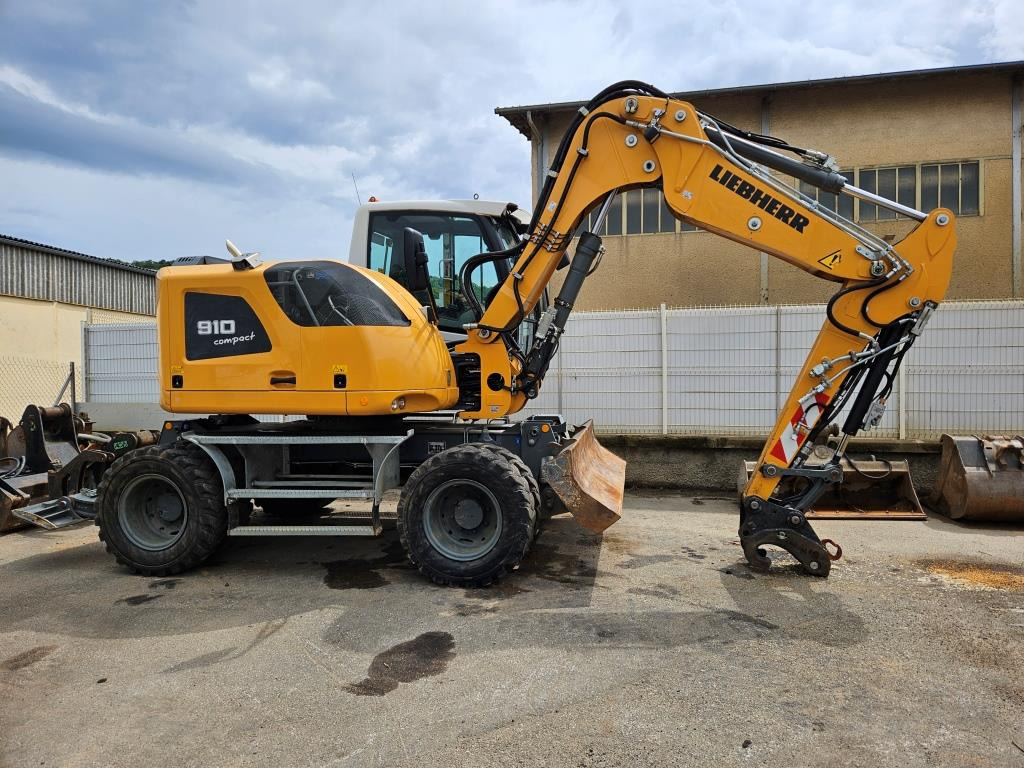 LIEBHERR A 910 COMPACT - Колёсный экскаватор: фото 2 LIEBHERR A 910 COMPACT - Колёсный экскаватор: фото 2