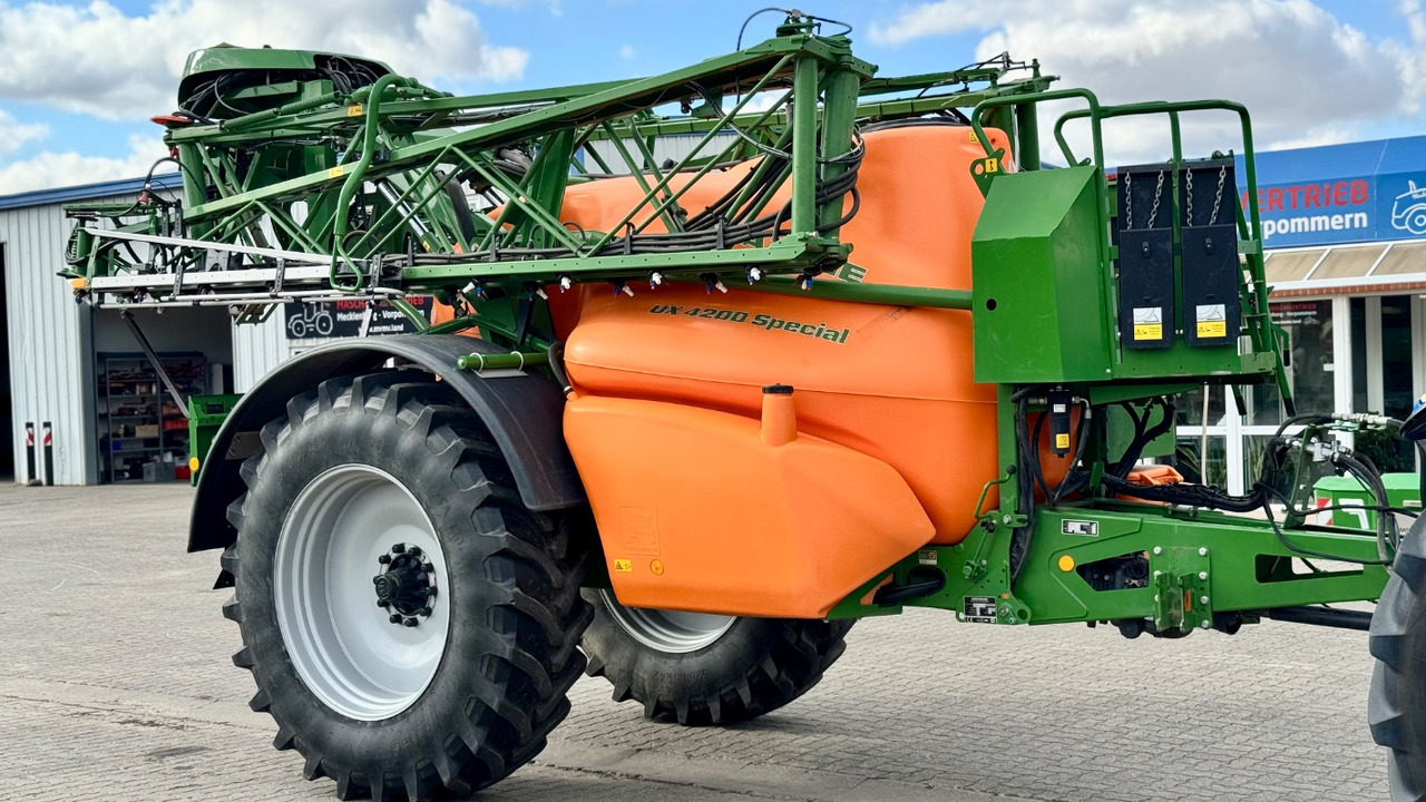 Amazone UX 4200 Special 24m - Опрыскиватель: фото 1 Amazone UX 4200 Special 24m - Опрыскиватель: фото 1