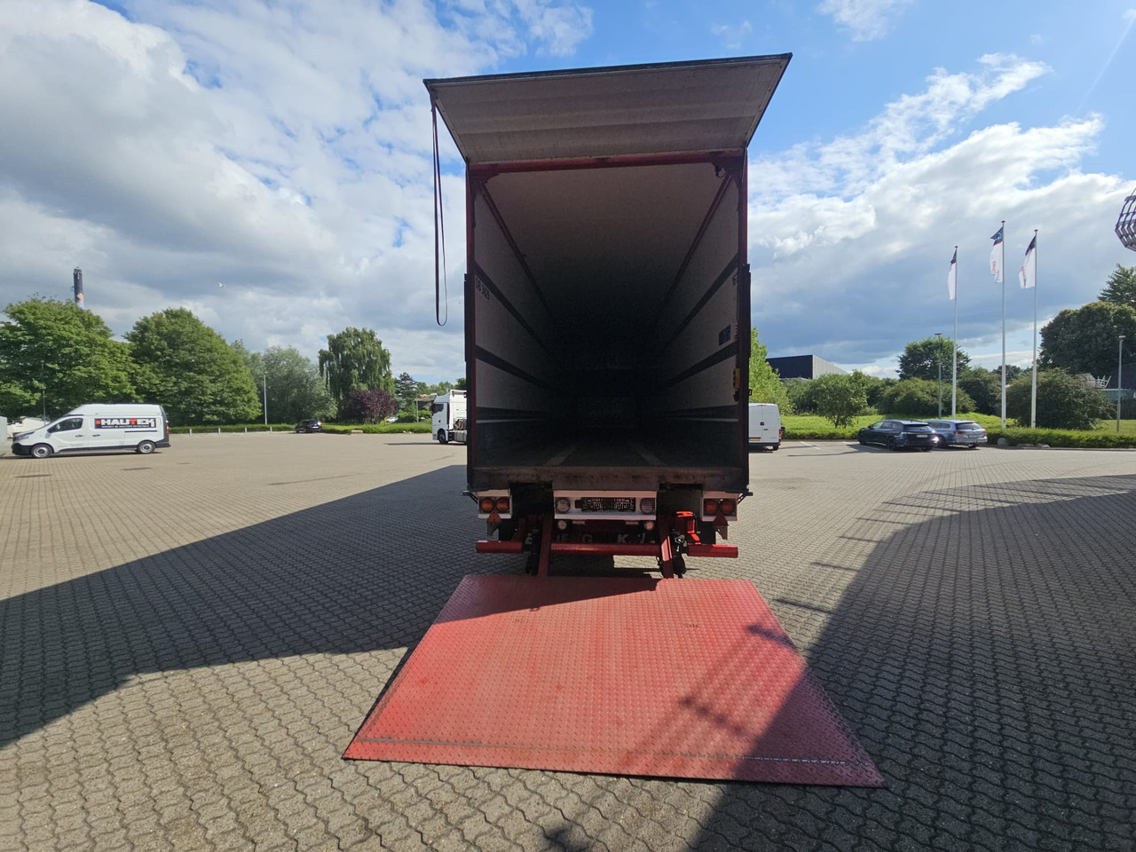 Kel-Berg 2 Aksel City 13,60 - Полуприцеп-фургон: фото 4 Kel-Berg 2 Aksel City 13,60 - Полуприцеп-фургон: фото 4