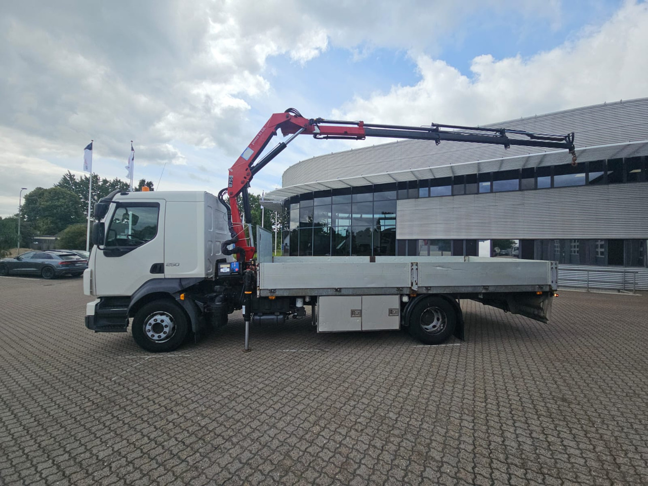 Volvo FL250 - Грузовик бортовой/ Платформа, Автоманипулятор: фото 4 Volvo FL250 - Грузовик бортовой/ Платформа, Автоманипулятор: фото 4