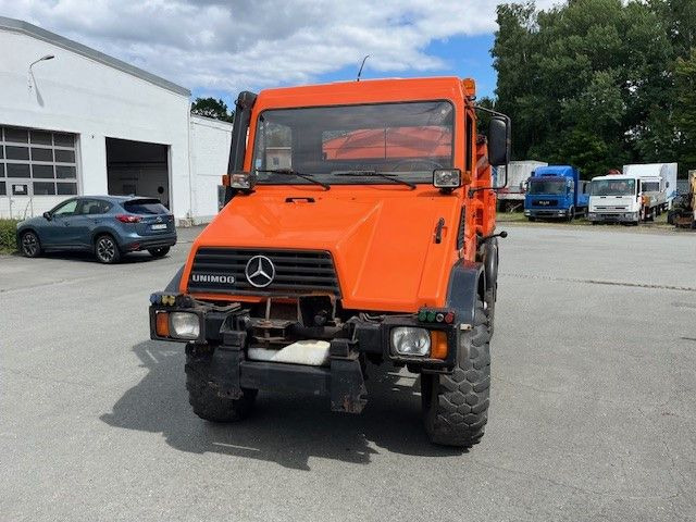 Mercedes-Benz Unimog 418/10 Winterdienst2000 - Самосвал: фото 1 Mercedes-Benz Unimog 418/10 Winterdienst2000 - Самосвал: фото 1