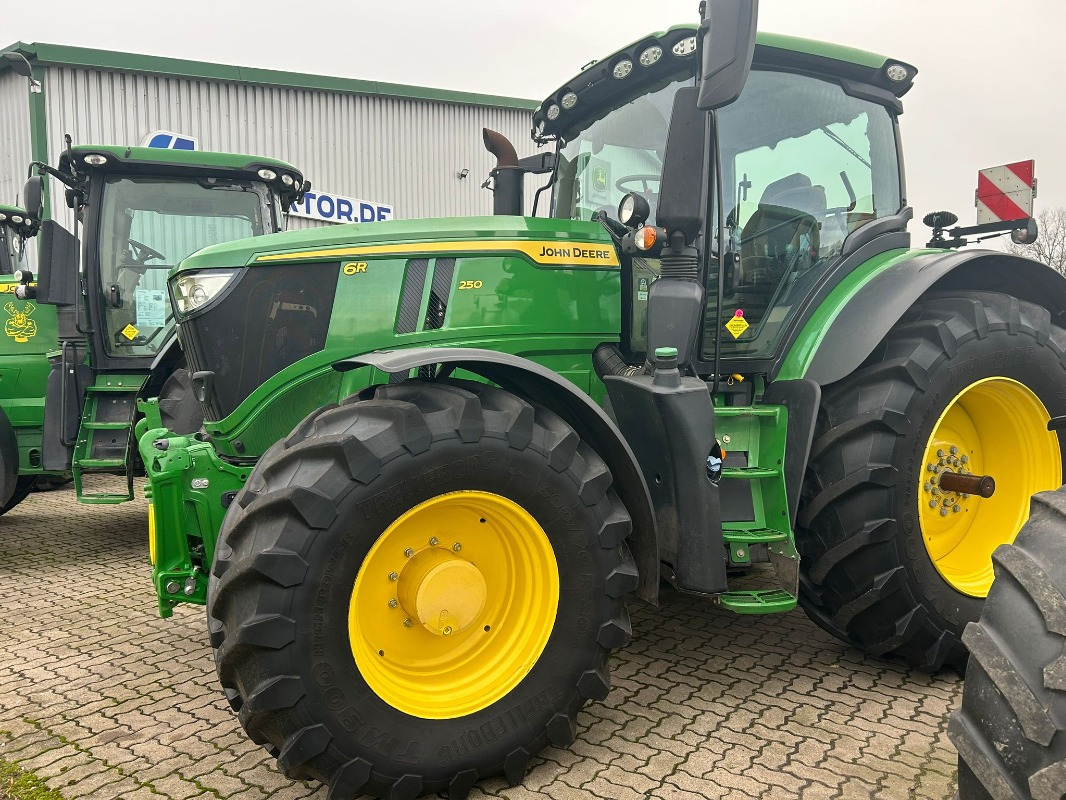 John Deere 6R 250 *MIETRÜCKLÄUFER* - Трактор: фото 1 John Deere 6R 250 *MIETRÜCKLÄUFER* - Трактор: фото 1