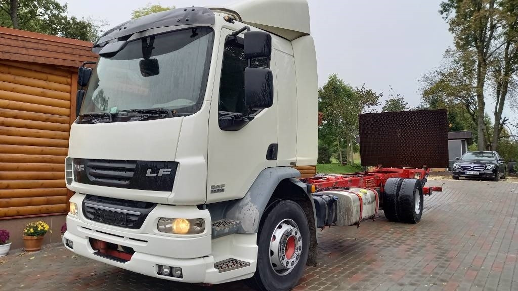 DAF FA55.250G, ONLY FOR PARTS! - Грузовик с закрытым кузовом: фото 2 DAF FA55.250G, ONLY FOR PARTS! - Грузовик с закрытым кузовом: фото 2