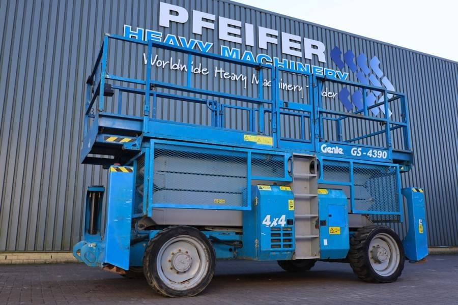 Genie GS4390 Diesel, 4x4 Drive, 15m Working Height, 680k - Ножничный подъемник: фото 1 Genie GS4390 Diesel, 4x4 Drive, 15m Working Height, 680k - Ножничный подъемник: фото 1