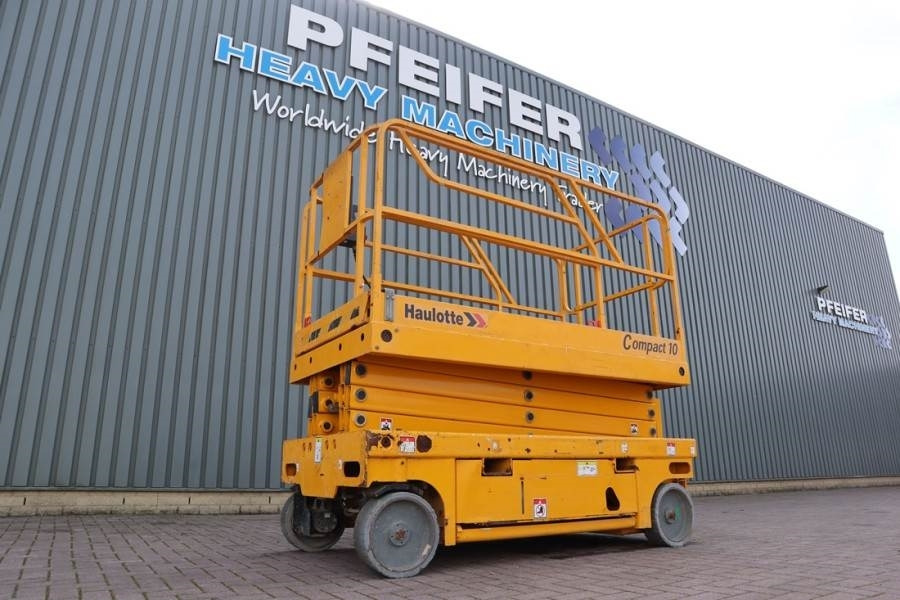 Haulotte COMPACT 10 Electric, 10m Working Height, 450kg Cap - Ножничный подъемник: фото 1 Haulotte COMPACT 10 Electric, 10m Working Height, 450kg Cap - Ножничный подъемник: фото 1