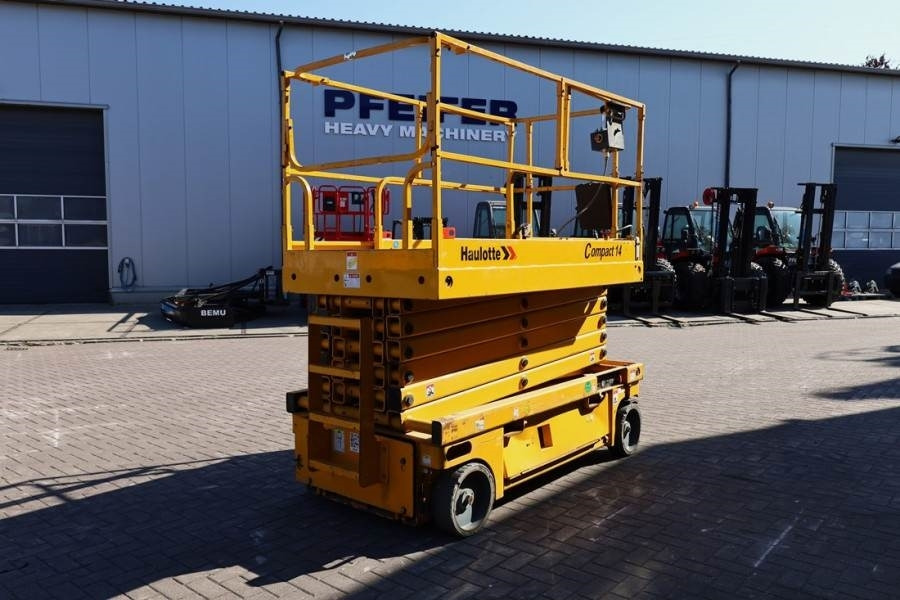 Haulotte COMPACT 14 Electric, 14m Working Height, 350kg Cap - Ножничный подъемник: фото 2 Haulotte COMPACT 14 Electric, 14m Working Height, 350kg Cap - Ножничный подъемник: фото 2