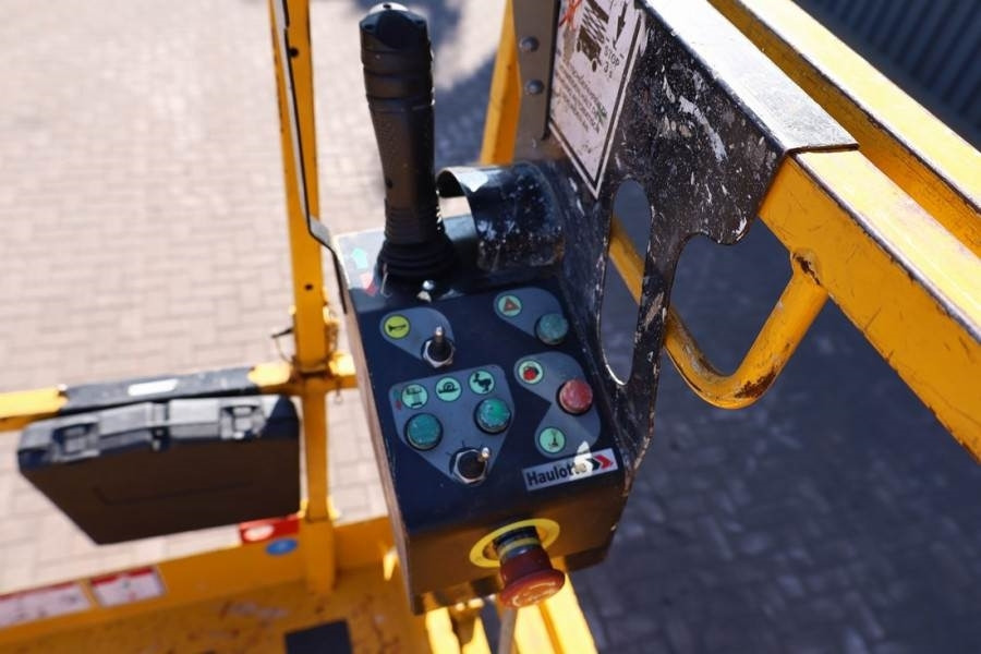 Haulotte COMPACT 14 Electric, 14m Working Height, 350kg Cap - Ножничный подъемник: фото 3 Haulotte COMPACT 14 Electric, 14m Working Height, 350kg Cap - Ножничный подъемник: фото 3